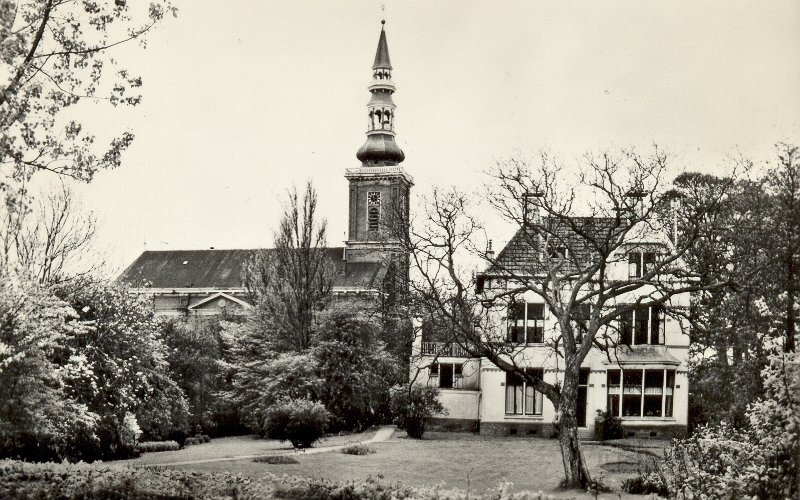 Koestraat Ned.Herv.Kerk met pastorie.jpg